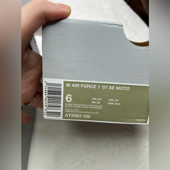 43: Nike: W Air Force 1 ‘07 SE MOTO: Size 6 - Picture 2 of 8